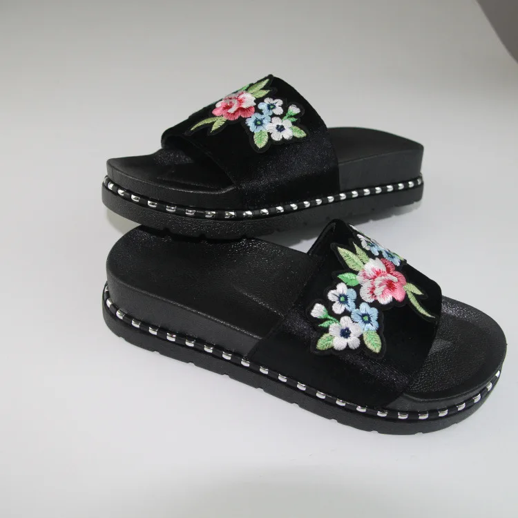 

Shoes Home Slippers Women's Low Luxury Slides Pantofle Platform Flower Massage Designer 2021 Hoof Heels Rubber PU Floral Fabric