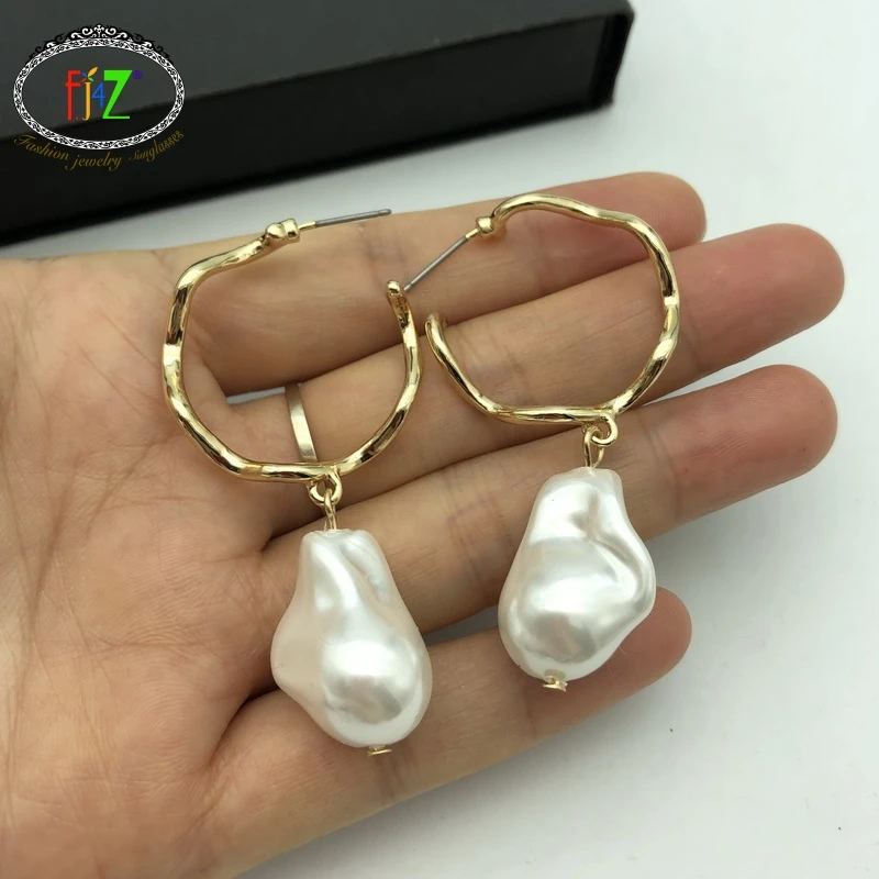 

F.J4Z Hot Sale Women Earrings Vintage Baroque Irregular Simulated Pearl Pendant 2020 Trend Earrings Christmas Gifts