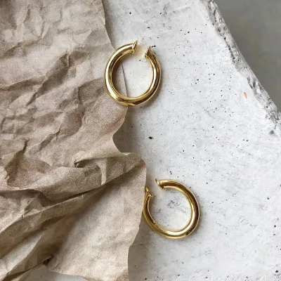 

ONLY 1PC 100% real. Authentic 925 Sterling silver Glossy Wave Circle Geometric Clip Earrings (No pierced) jEWELRY TLE881
