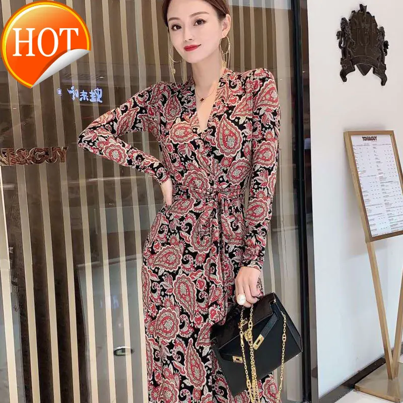 

2021 package buttocks French forest super fairy temperament goddess slim V-Neck long sleeve Floral Dress