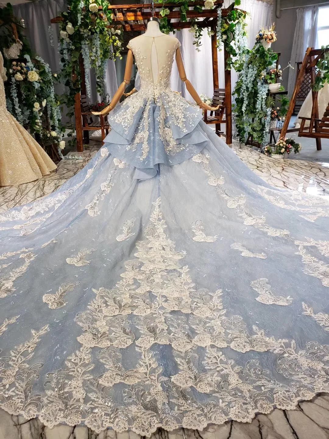 2019 Fall Summer Lace Flowers Light Blue Wedding Dresses Crystals Lace Suit For Pregnant Bridal Pearls Puffy Bridal Ball Gowns