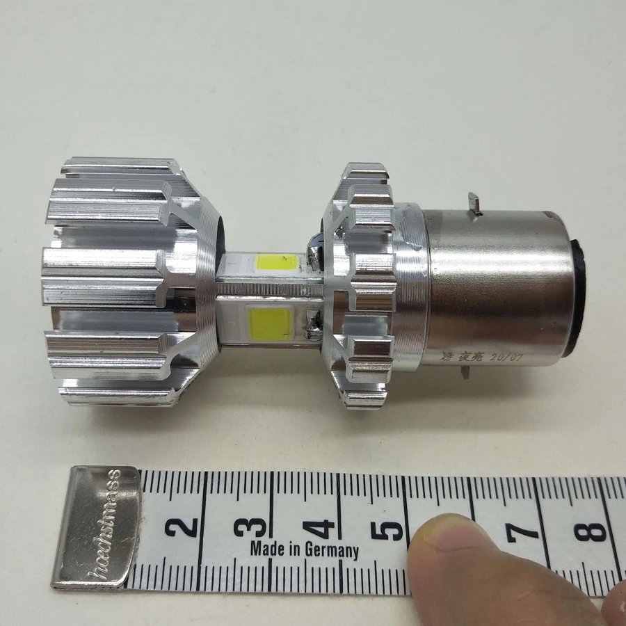 

A215 Motorcycle D5 LED Headlight Bulbs 6000K Hi/Lo Beam Light White 1200LM 6W-18W Three Sides 2 Point