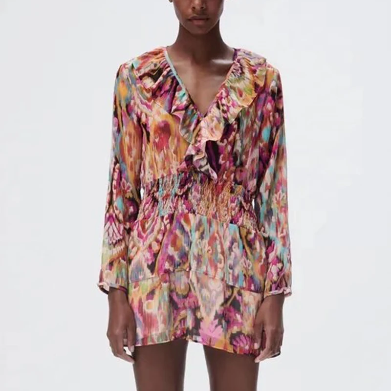 

Платье-мини с V-образным вырезом и длинным рукавом