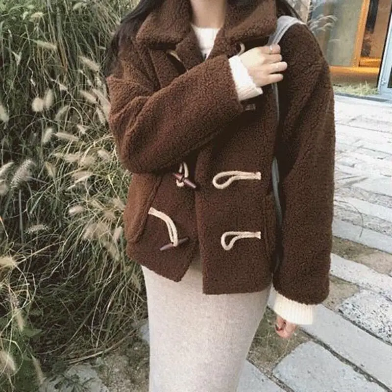 

Пальто из овечьей шерсти на пуговицах, Осень-зима, модное корейское короткое пальто с отложным воротником и пуговицами, женская теплая мехо...