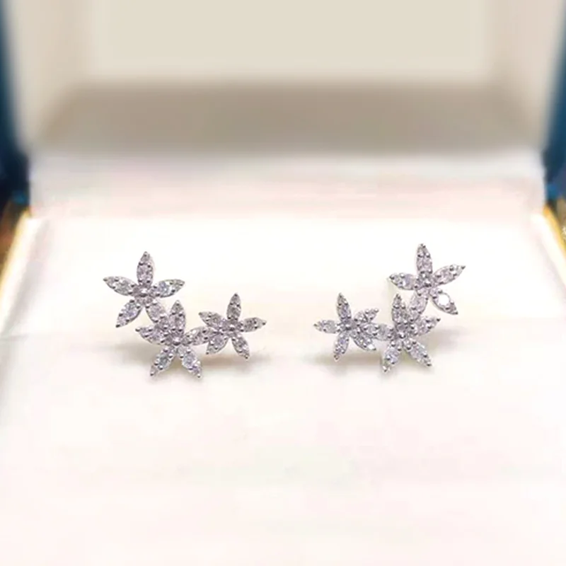 

Huitan 3 Flowers Shaped Stud Earrings Women Romantic Wedding Party Earring Piercing High Quality Silver Color New Trendy Jewelry