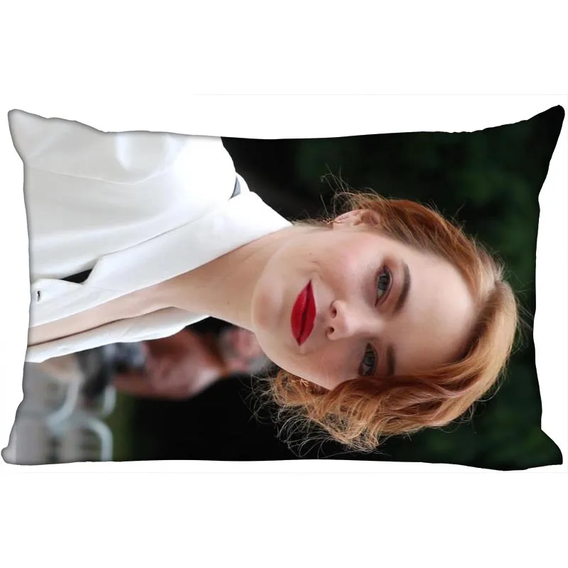 Наволочка ShunQian Emma Stone 45x35 см (одна сторона) декоративная прямоугольная на молнии с