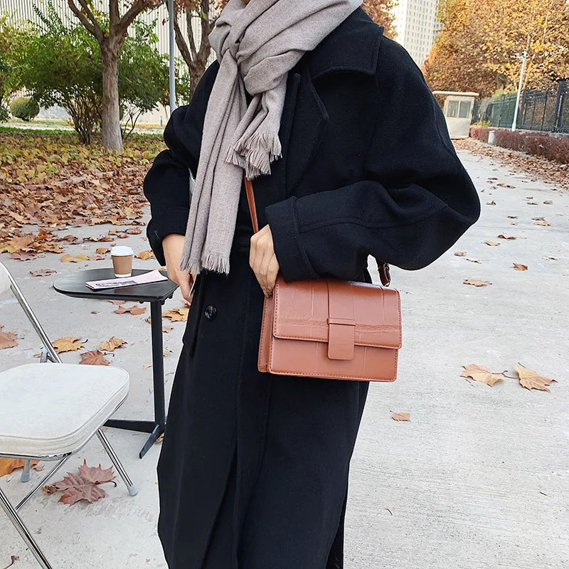

2020 Fashion New Women's Small Crossbody Bag Lightweight PU Leather Messenger Shoulder Flap Handbag Metal Decor Casual Purse