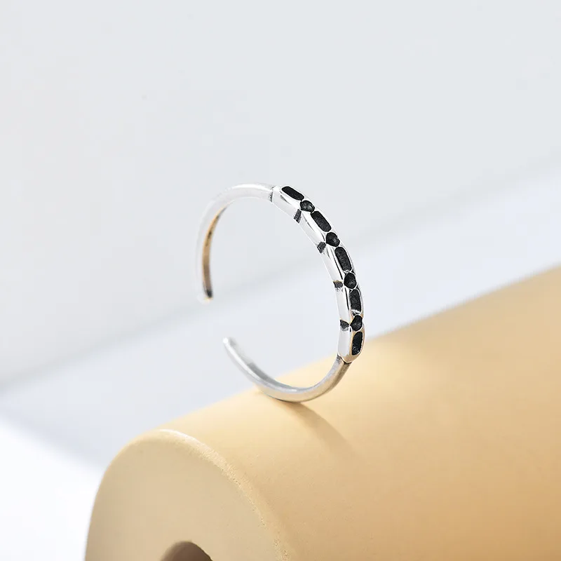 

S925 Sterling Silver Simple Black Cut-out Vintage Ring Thai Silver Index Finger Ring Jewelry for Ladies Girl Birthday Party Gift