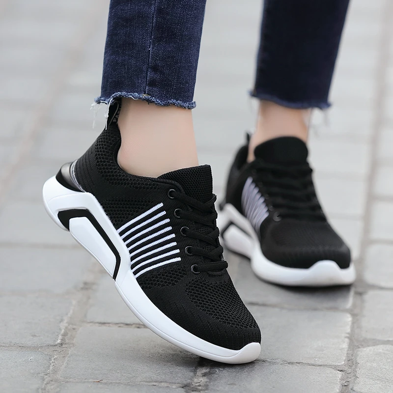 Кроссовки женские спортивные дышащие на шнуровке плоская подошва плетеные для