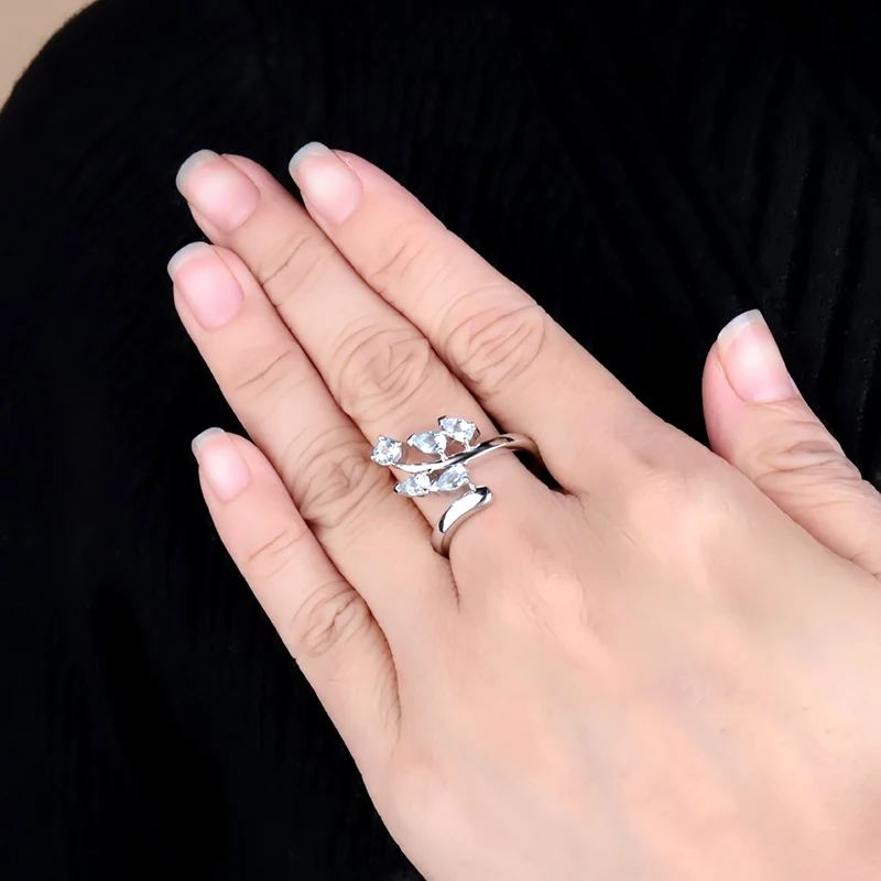 Женские кольца из серебра 925 пробы с натуральным небесно голубым топазом цветком