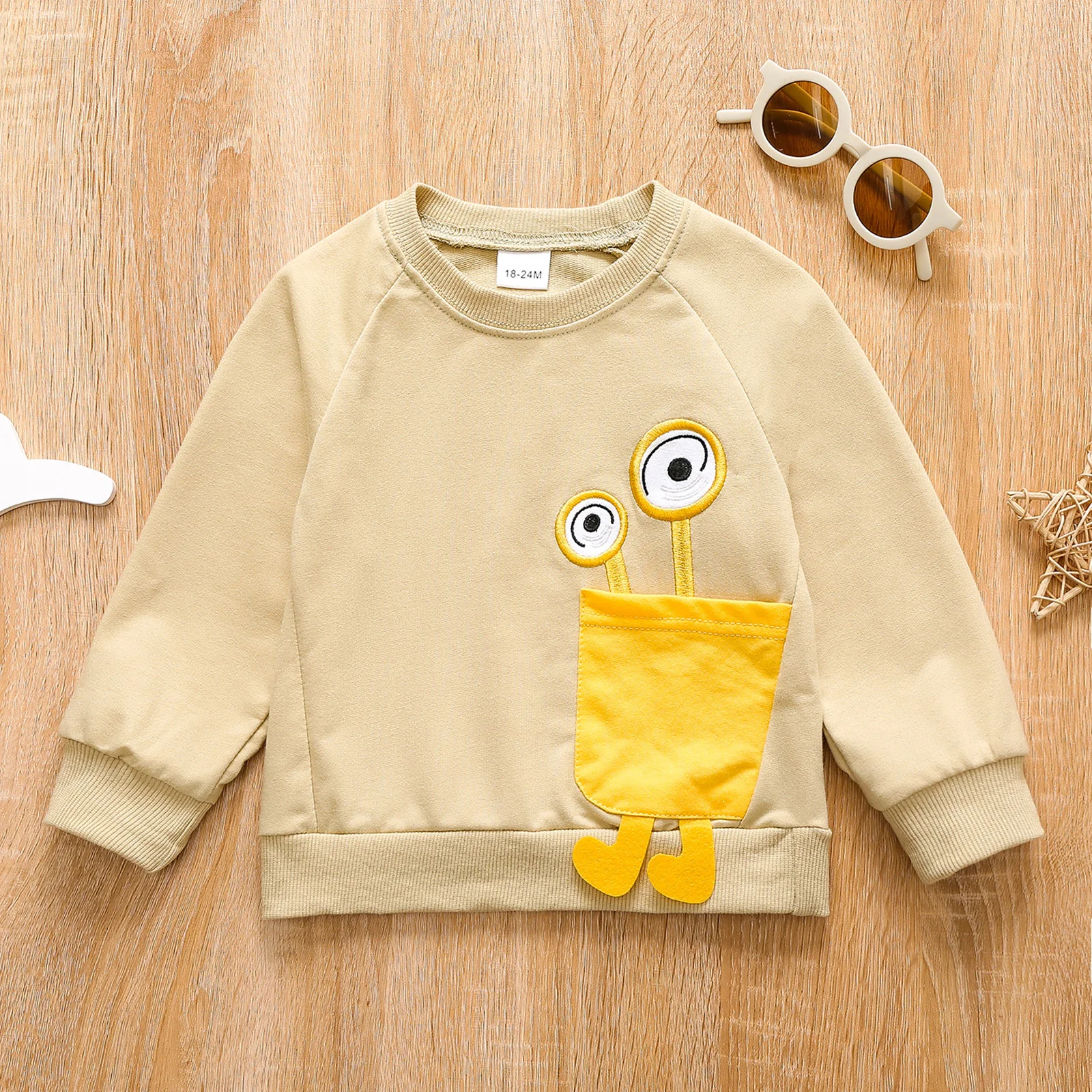 

PatPat Toddler Boy 100% Cotton Raglan Sleeve Eye Embroidered Pocket Design Pullover Sweatshirt