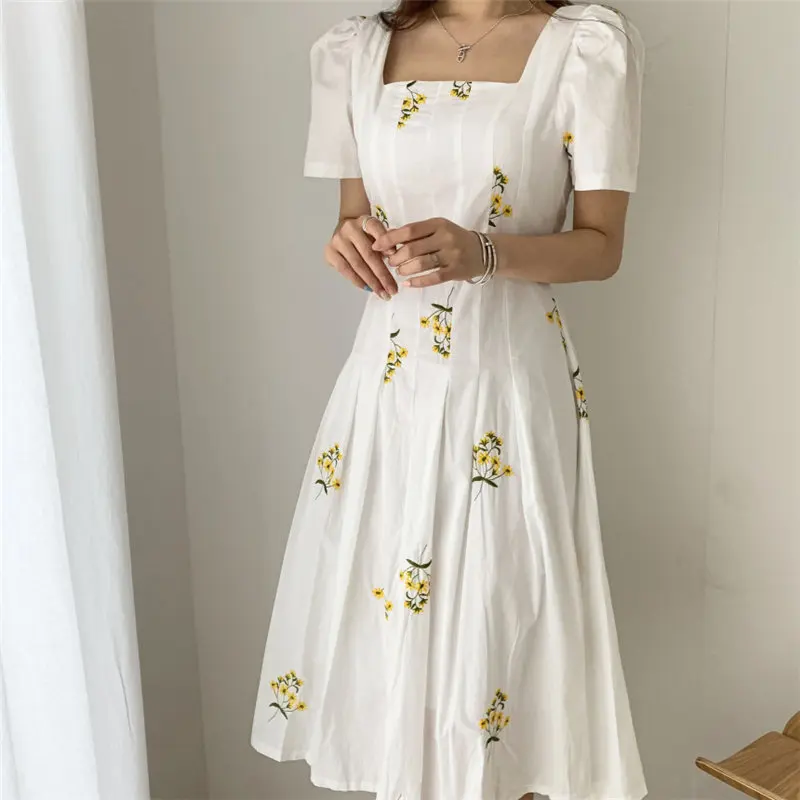 

2021 Pleated Summer Korean Square Collar Vintage Embroidery Elegant Waist Controlled Women Long Dresses Vestidos
