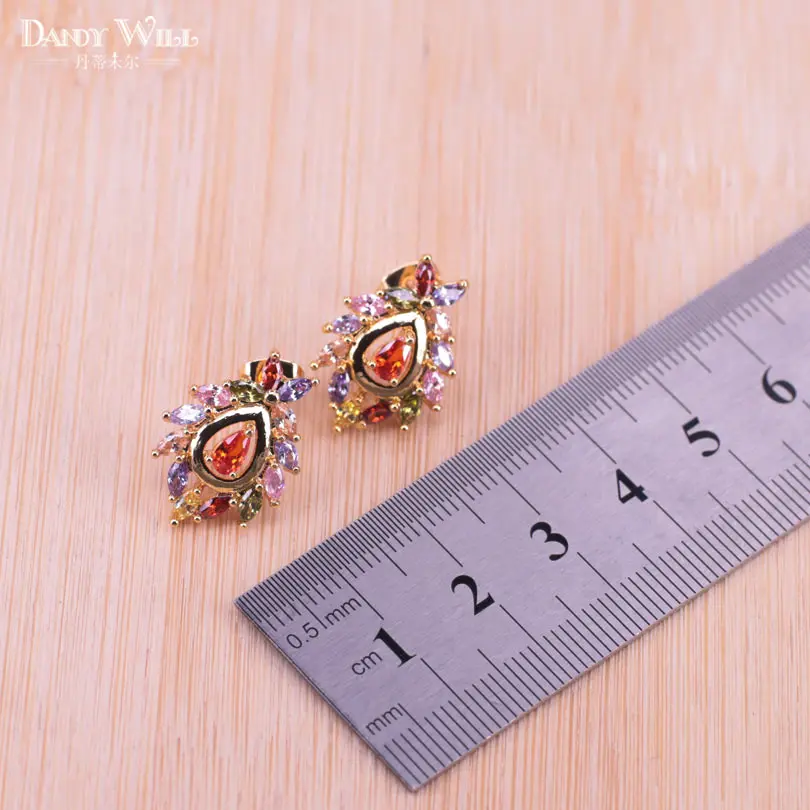 Набор ювелирных украшений золотого цвета искусственная