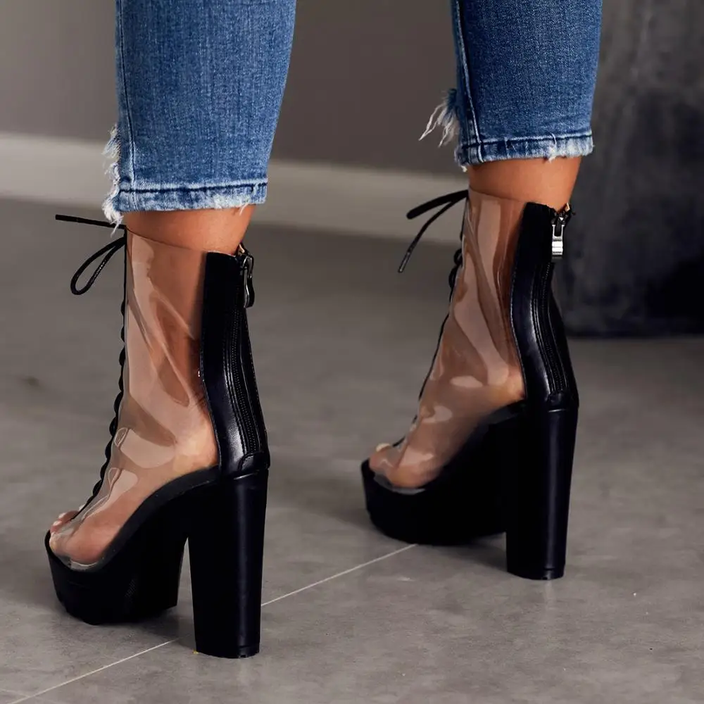 Прозрачные женские ботинки с открытым носком и ремешком на щиколотке пикантная