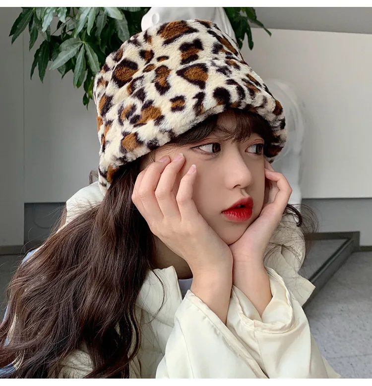 Осенне зимняя женская шапка из кроличьего меха с леопардовым принтом Bob