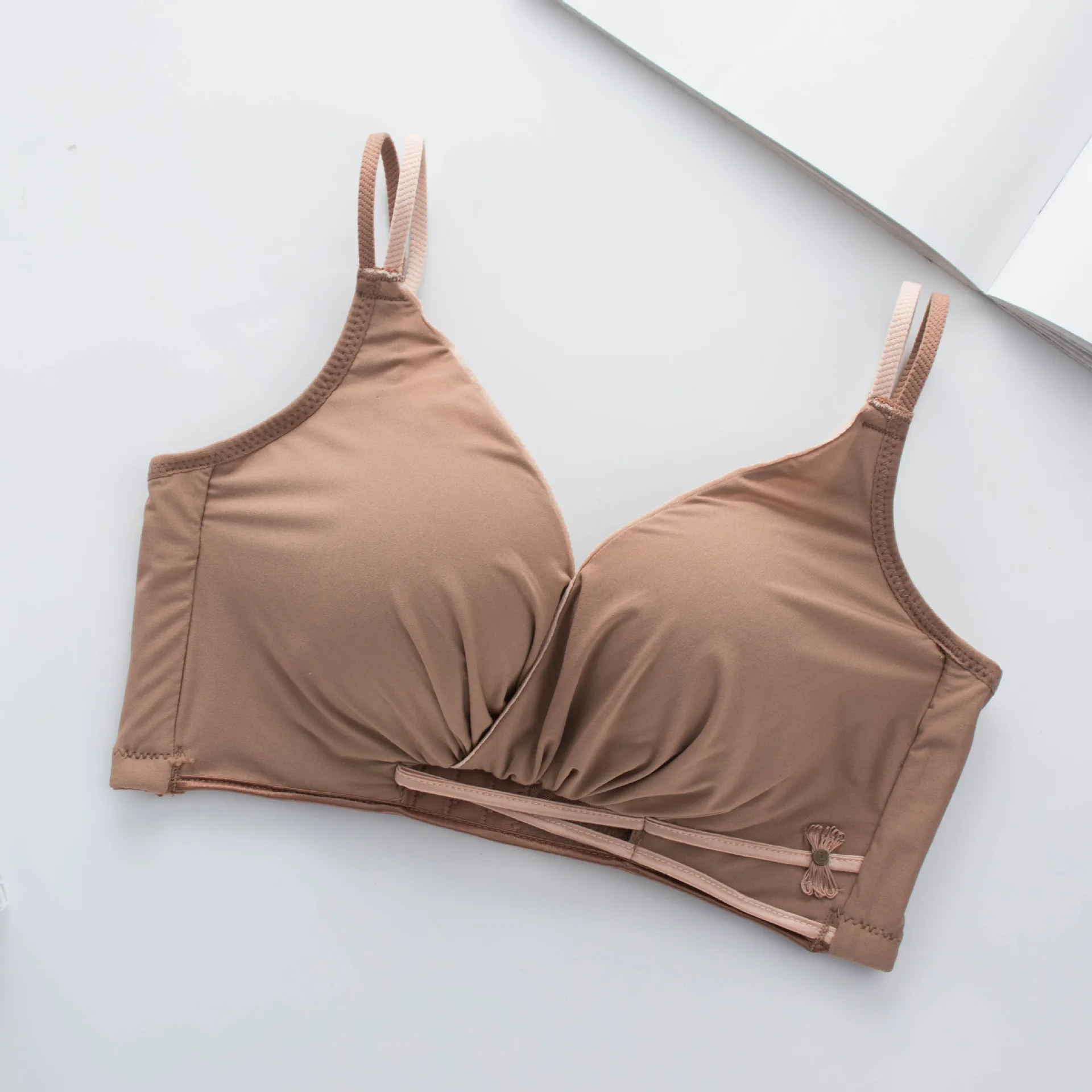 

New product soft, moisture-absorbing and breathable lace underwear without steel ring solid color top bra