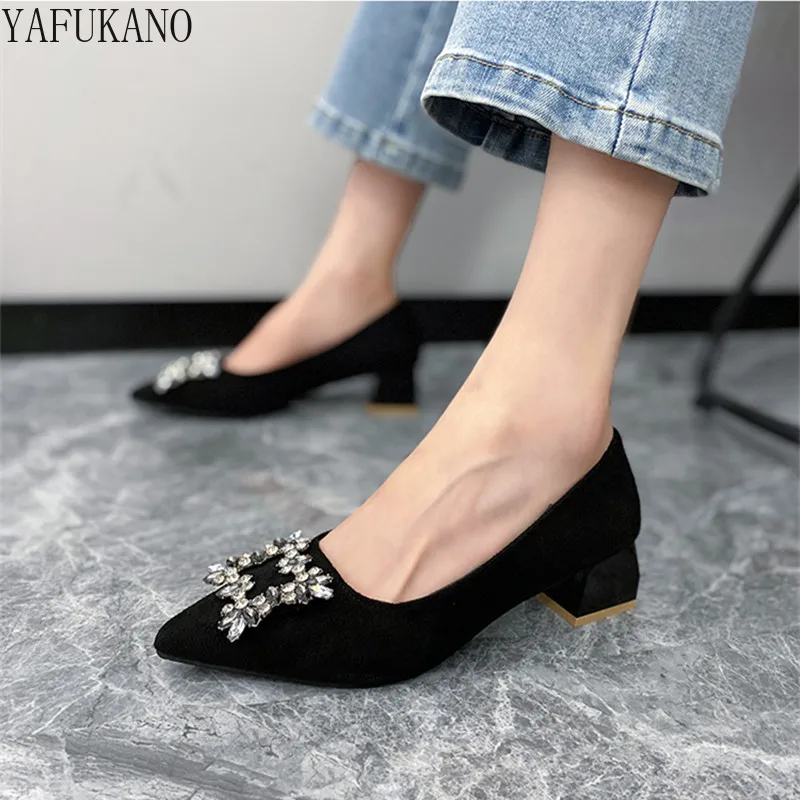 

Женские туфли-лодочки с квадратным каблуком 5 см, однотонные туфли из флока на среднем каблуке с пряжкой, 2021