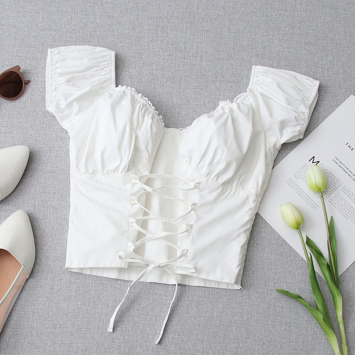 

/Женские модные ботинки, полусапожки, ботильоны с квадратным вырезом белая футболка с коротким рукавом, в винтажном стиле; С низким вырезом ...