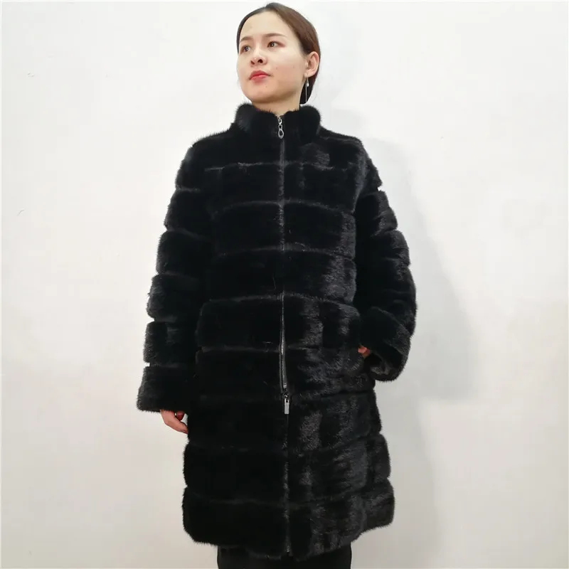Женская шуба из натурального меха норки зимняя длинная черного цвета теплая