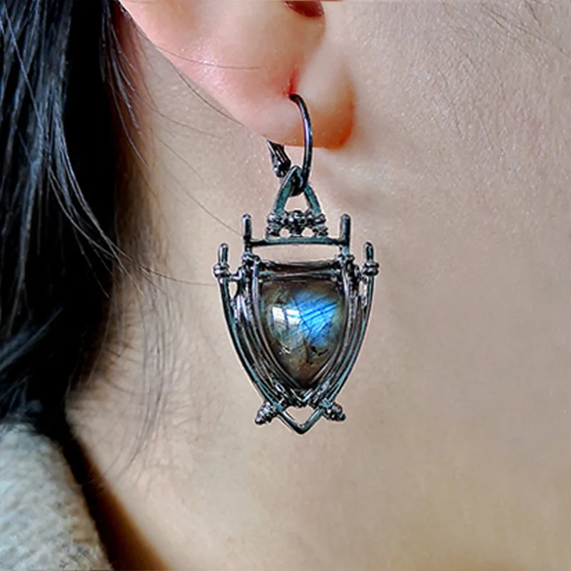 Винтажные геометрические серьги с подвеской треугольником голубым полимерным