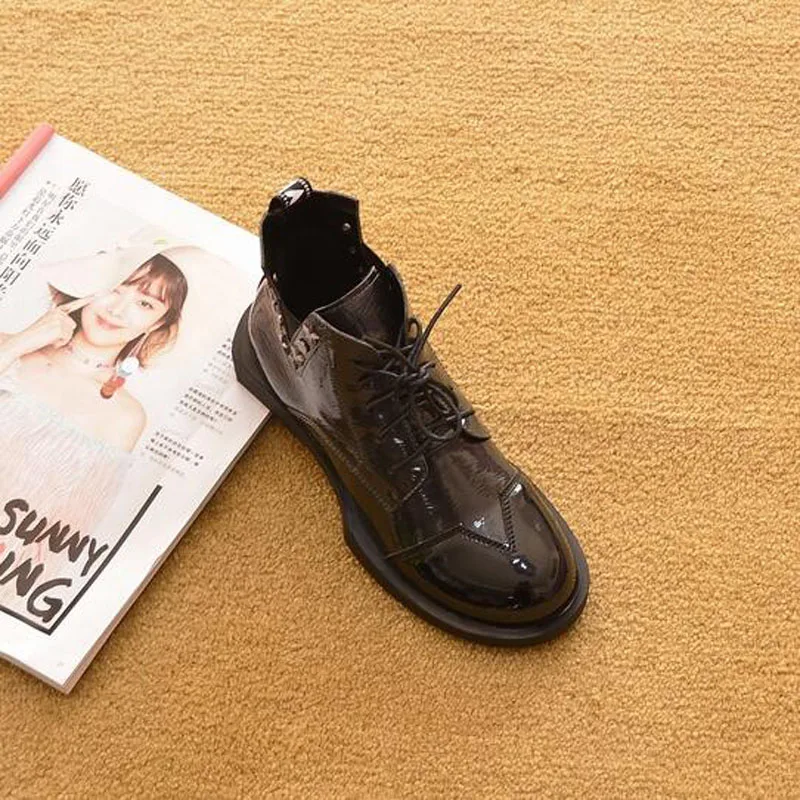 Новинка 2019 женские ботильоны с металлическими заклепками и ботинки мартинсы