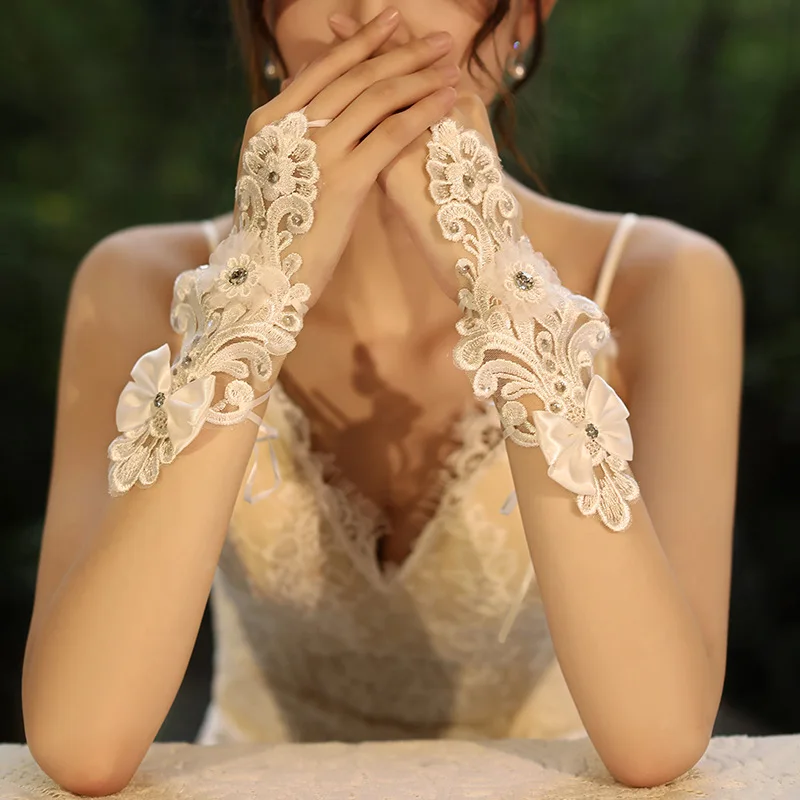 

Высококачественные белые свадебные перчатки Стразы без пальцев Кружевные свадебные перчатки свадебные аксессуары