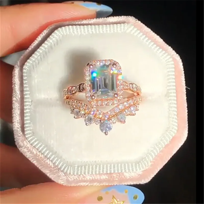 

2 Pcs/set Women Luxury Square Cut Crown Ring Rhinestone Inlaid Ring Exquisite Bridal Engagement Wedding Ring Set Party Jewelry