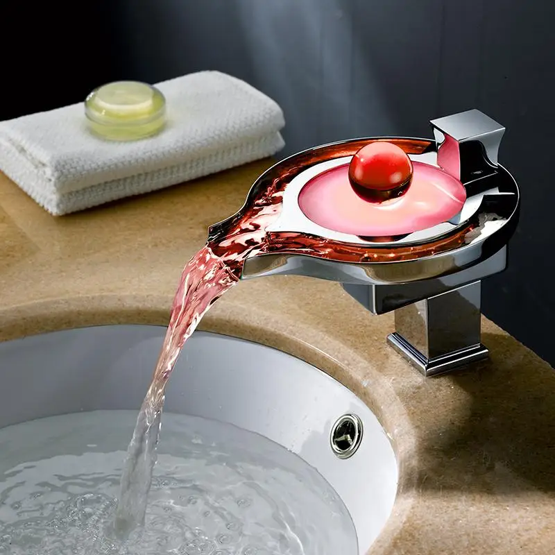 Светодиодный светящийся жемчужный кран Водопад. Хромированная светодиодная