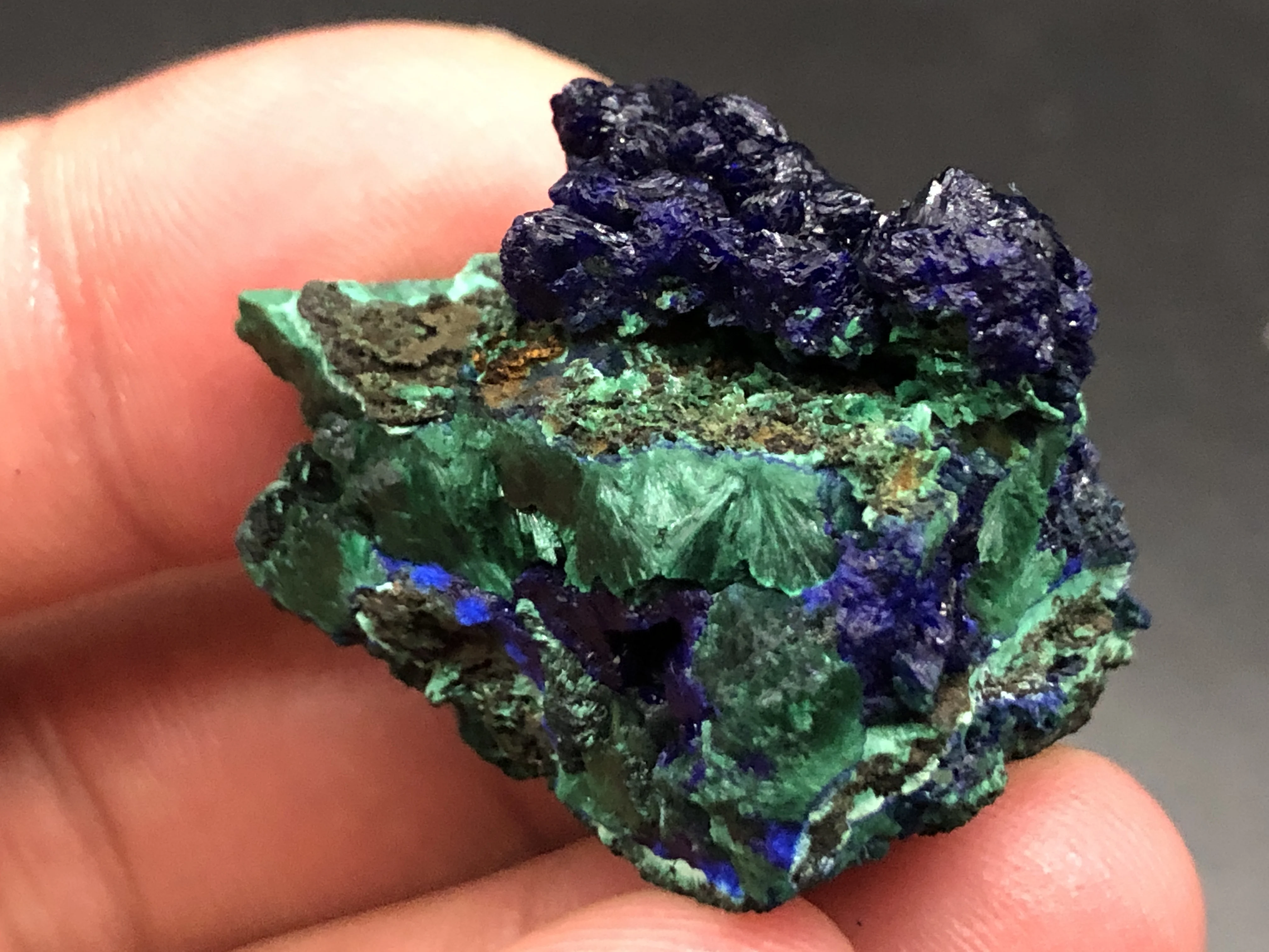 

22.9Natural blue copper mineral specimen, malachite mineral crystal protolith