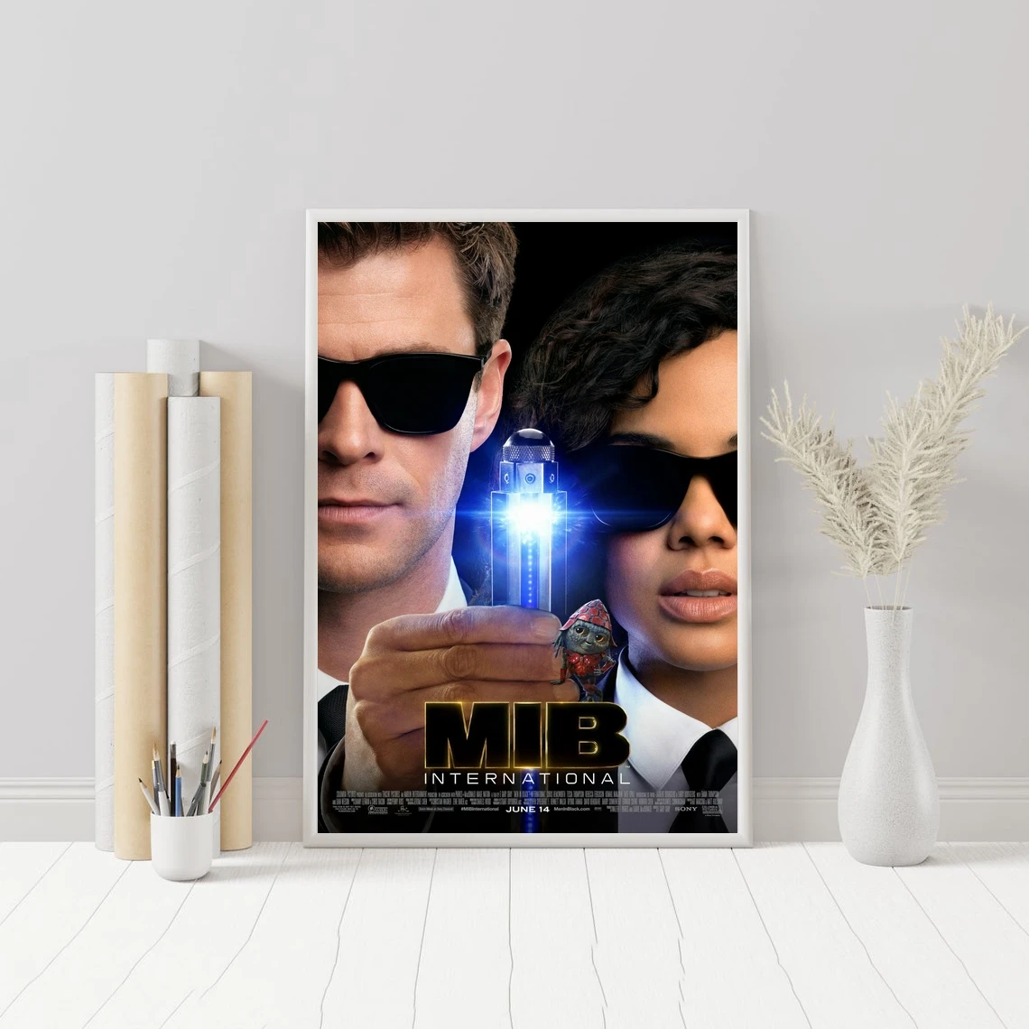 

Men In Black Internationa Movie Poster Wall Painting Home Decoration ( No Frame )