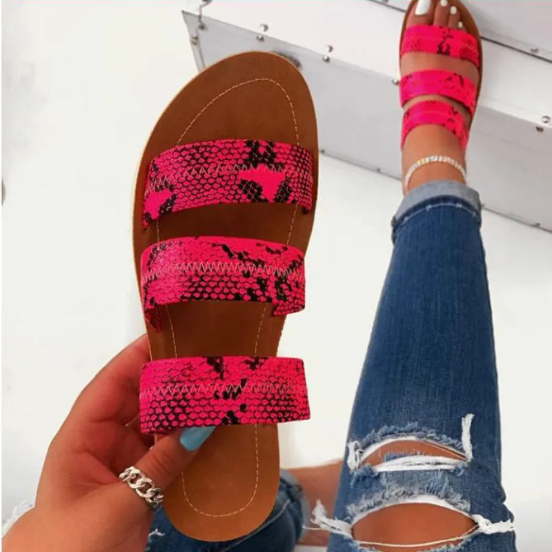 Женские летние крутые шлепанцы удобные пляжные для улицы мягкие сланцы со