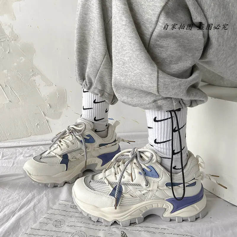 Женские кроссовки на танкетке Вулканизированная подошва Повседневная модная