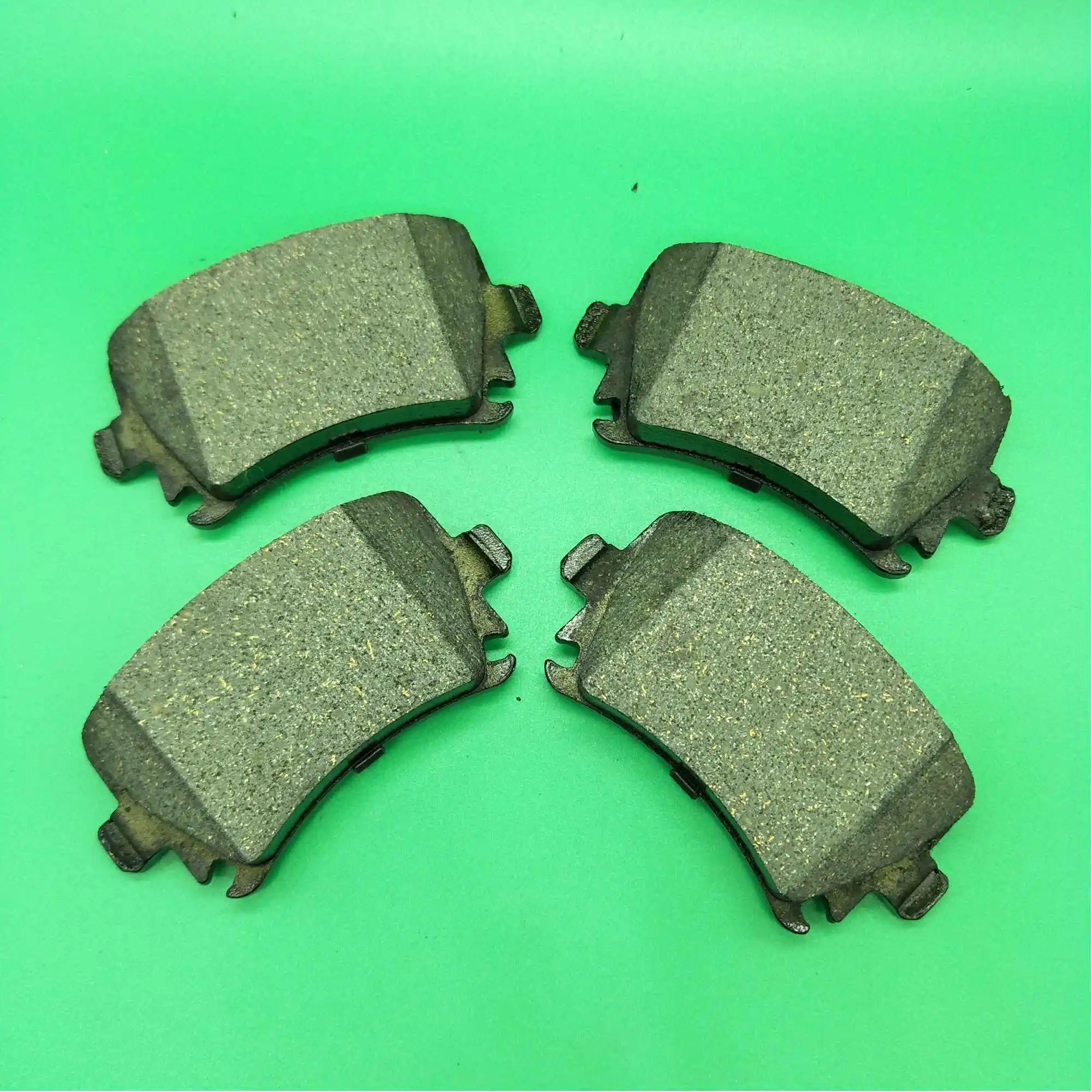 4 шт./компл. автомобильные тормозные колодки D1348 1K0 698 451 L для VOLKSWAGEN Tiguan 2012-2014 |