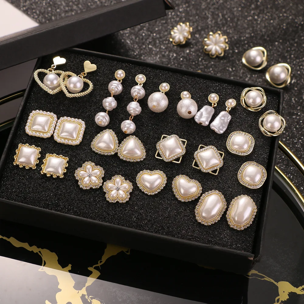 

Retro Pearl Geometric Stud Earrings Light Luxury Senior Lady Earrings 2021 Fashion Trend Metal Flower Accessories Jewelry Gift