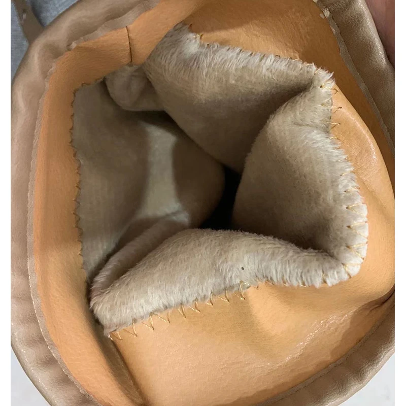 Женские ботинки до середины икры на плоской подошве без шнуровки прогулочная