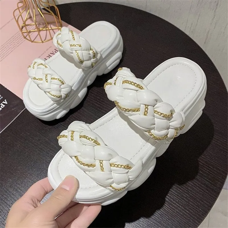 

Fashion Women Slippers Summer 2021 New Weave Chain Ladies Cool Shoes Open Toe Bear Sole Outdoor Causal Beach One Word Flops