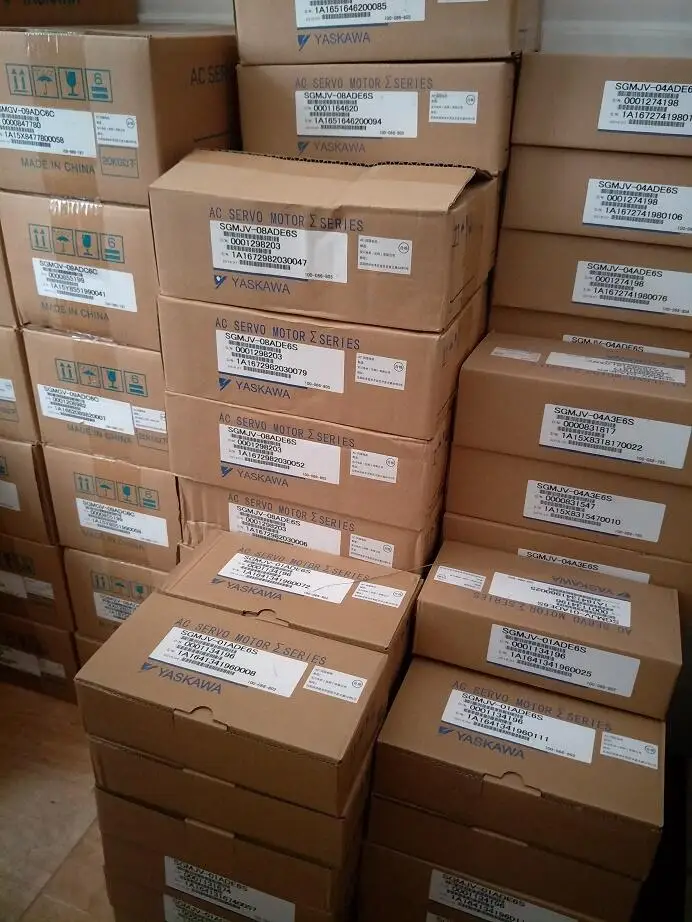 Новый оригинальный серводвигатель AC SGM7G-03AFA21 SGM7G-03AFC61 SGM7G-03AFA61 SGM7G-03A7C61 Бесплатная доставка DHL/UPS/FEDEX on.