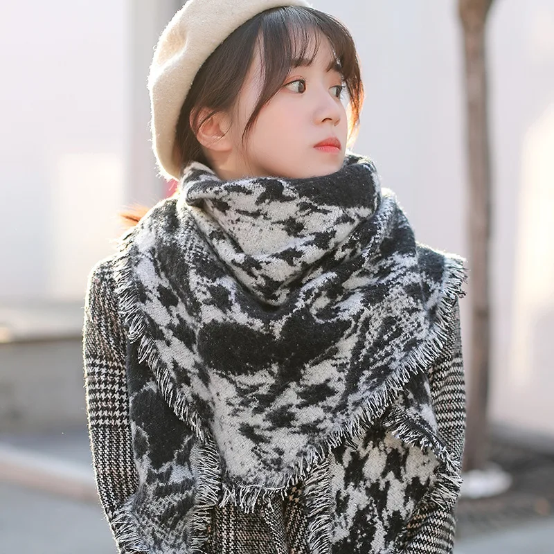 

2021 New Fashion Female Autumn Winter Adds Thick Triangle Shawl Imitation Cashmere Coat Scarf