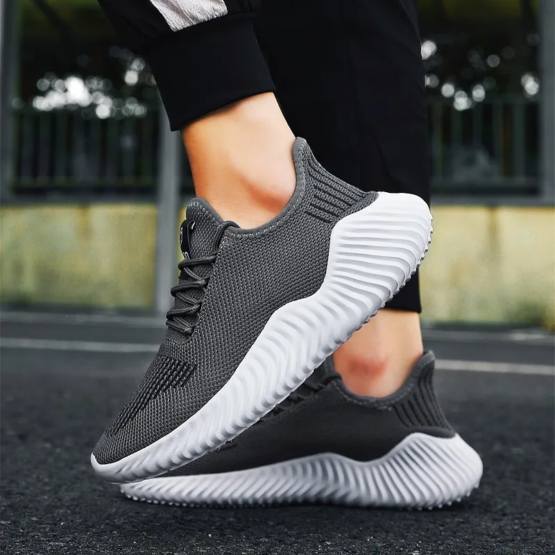 

2020 New Style Summer Flying Weave Men Running Shoes Breathable Mesh Light Men Shoes Sneakers Men Outdoor Non-slip Shoes Men