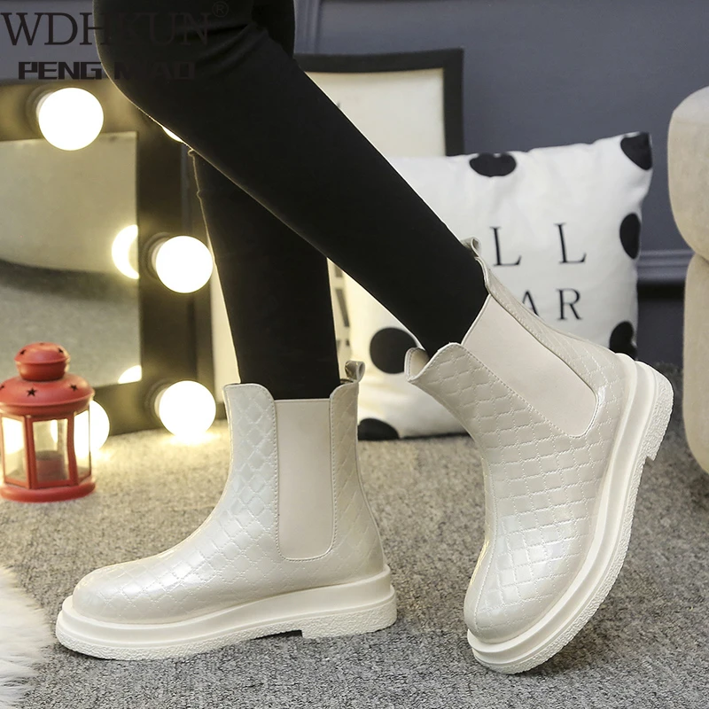 

Shoes Woman Martin Boots Non-Slip Snow Boots Women Raise The Bottom Warm with Velvet Short Lattice Luxury Designer Beige Black