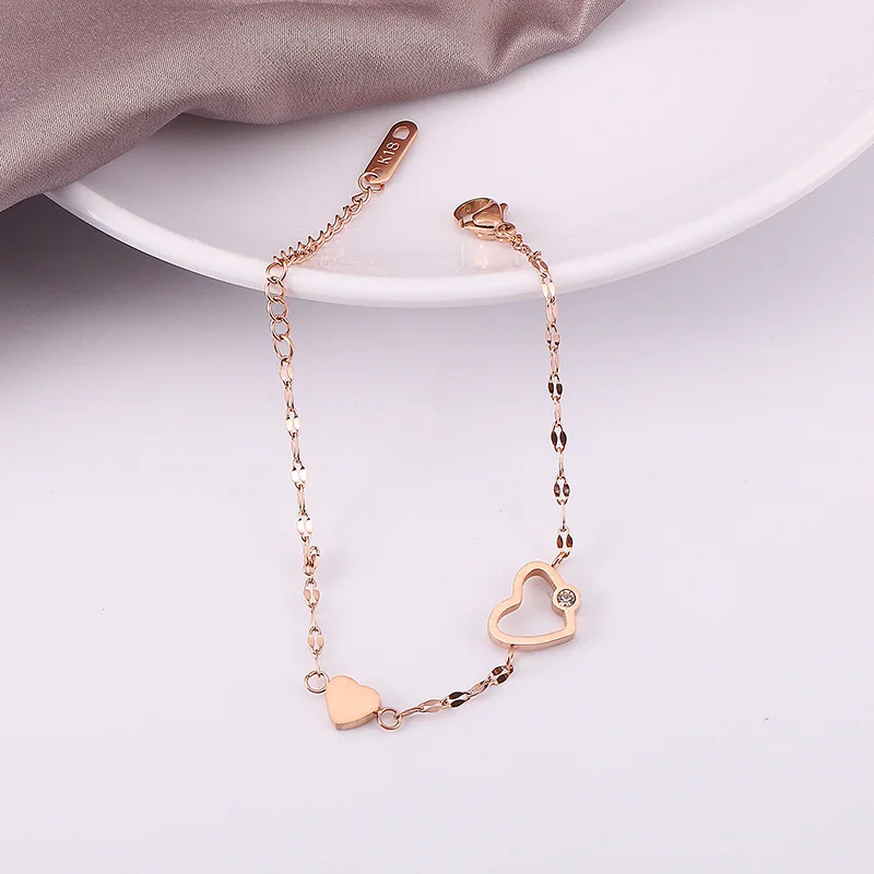 

Женский браслет из нержавеющей стали под розовое золото с двойным сердцем