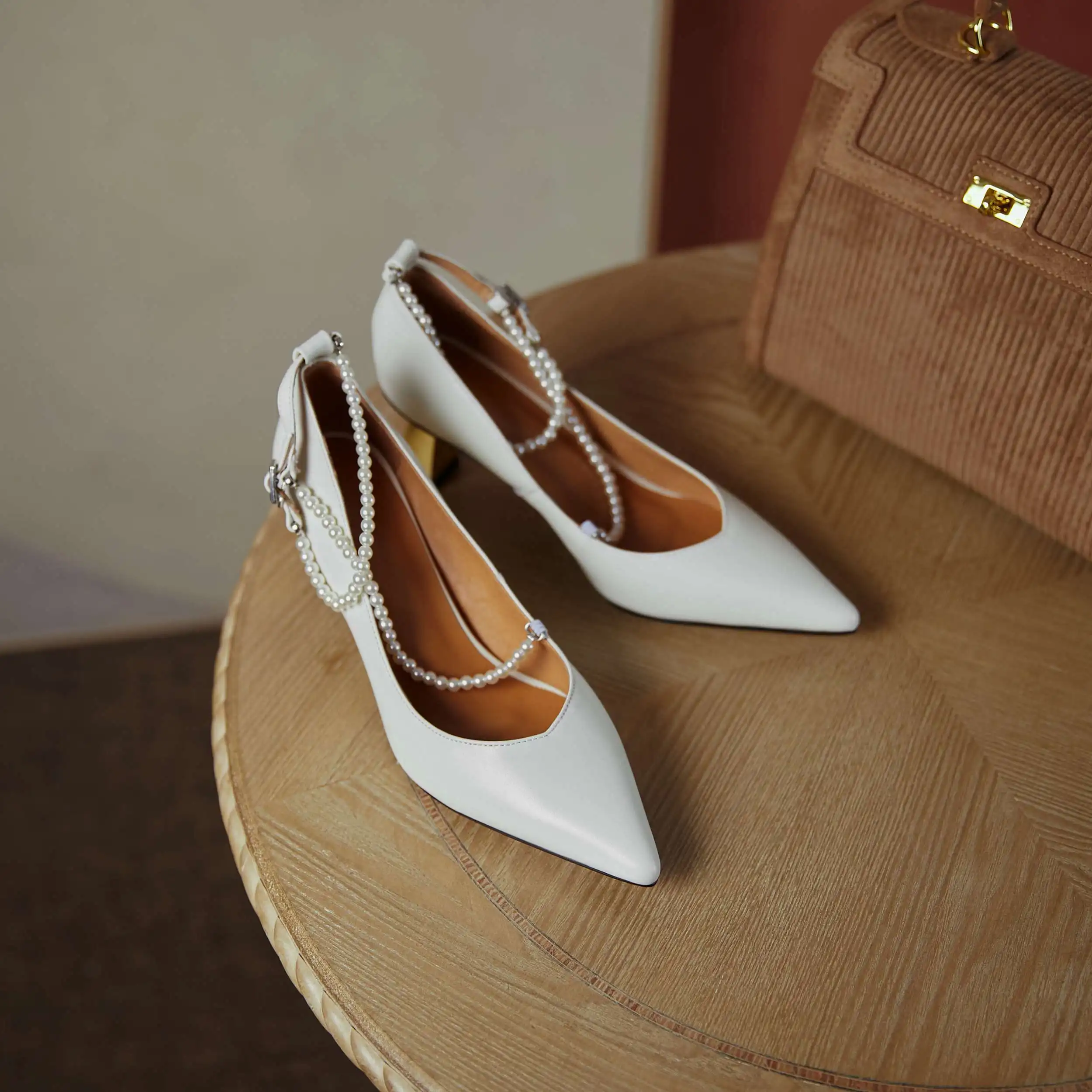 

Krazing pot sheep suede pointed toe strange high heels pearl decoration French romantic beauty lady dance party women pumps L25