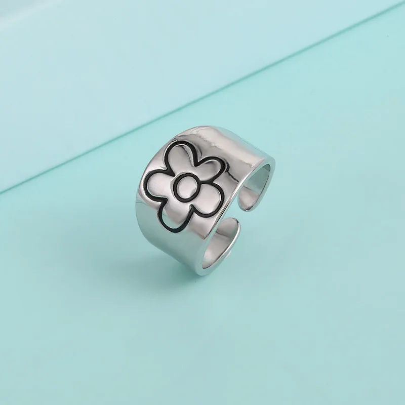 

Fashion brand creative small daisy ring ladies girl Korean elegant design round small daisy ring party jewelry gifts