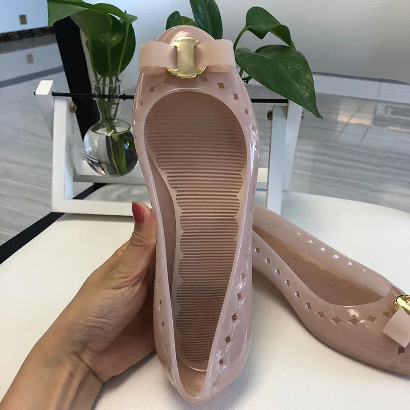 Light Pink Women Dress Shoes Peach Peacock Flats Metal Drop Shipping Hollow Out Slip On Jelly Round Toe Bow Breathable Cute Patent Leather - Цвет: Light Pink