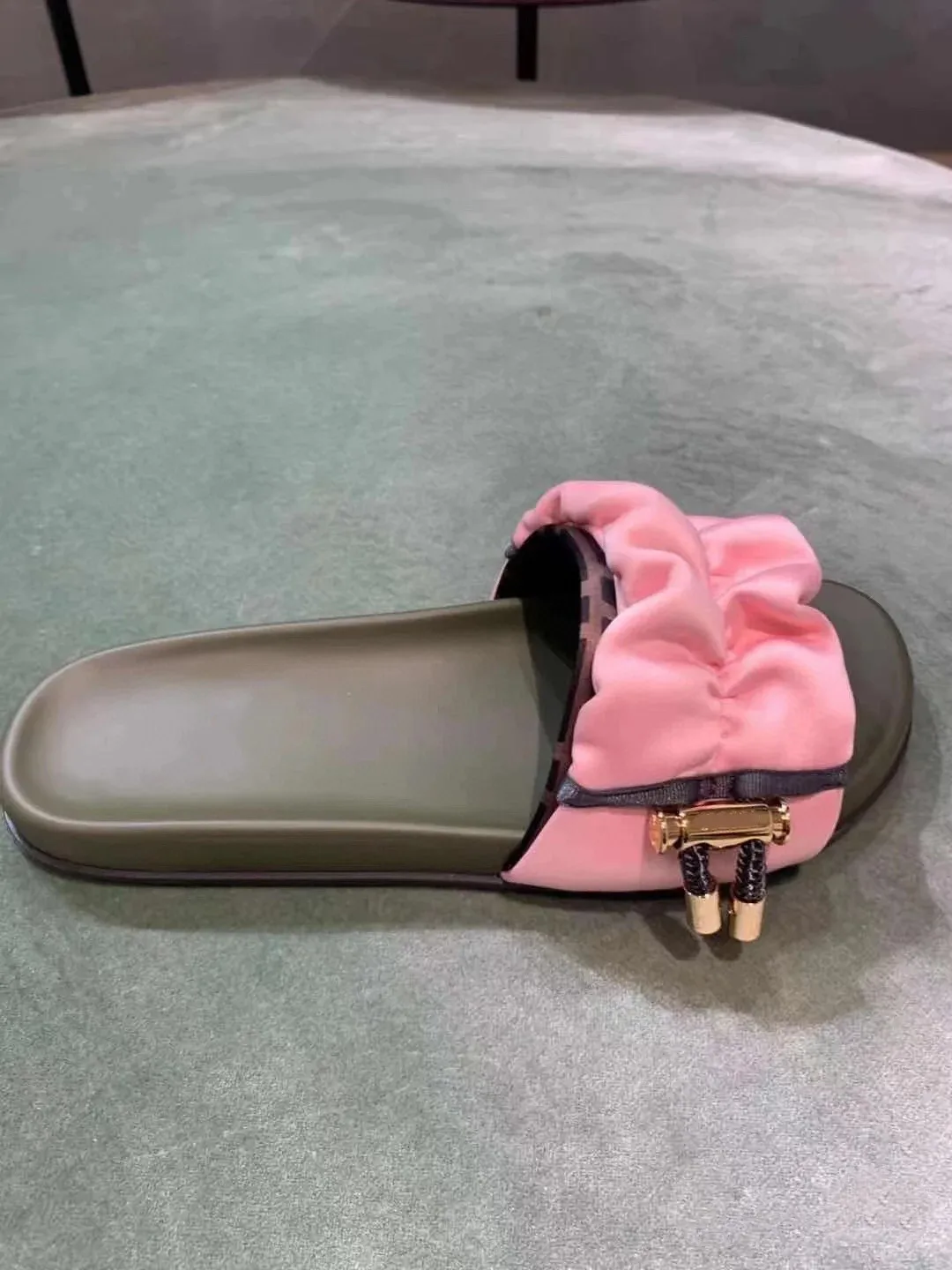 

2021 Newest Summer Shoes Woman Outdoor Slippers Genuine Leather Shallow Open- Toes Slippers Gift Ribbon Slides Brand Logo Women