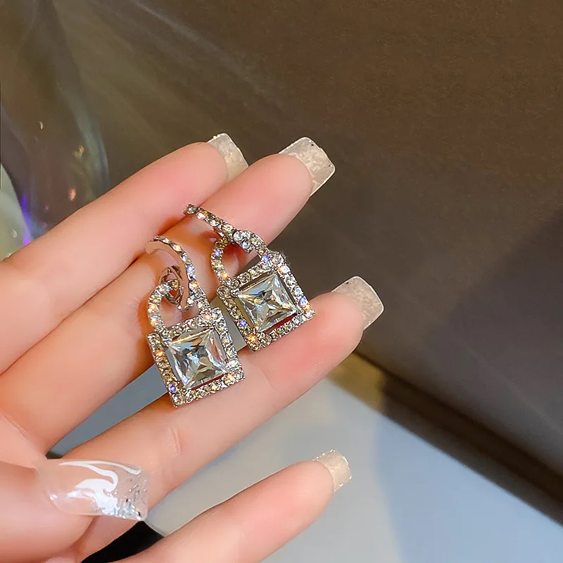 

New Trendy lock Shape Stud Earrings Brilliant Bridal Engagement Wedding Jewelry Elegant Female Dangle Earring Fine Gift