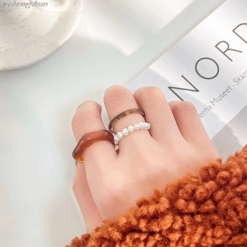 

Elegant Beige Tortoiseshell Resin Natural Pearl Finger Rings Set for Women Girls Party Fashion Vintage Jewelry Gifts