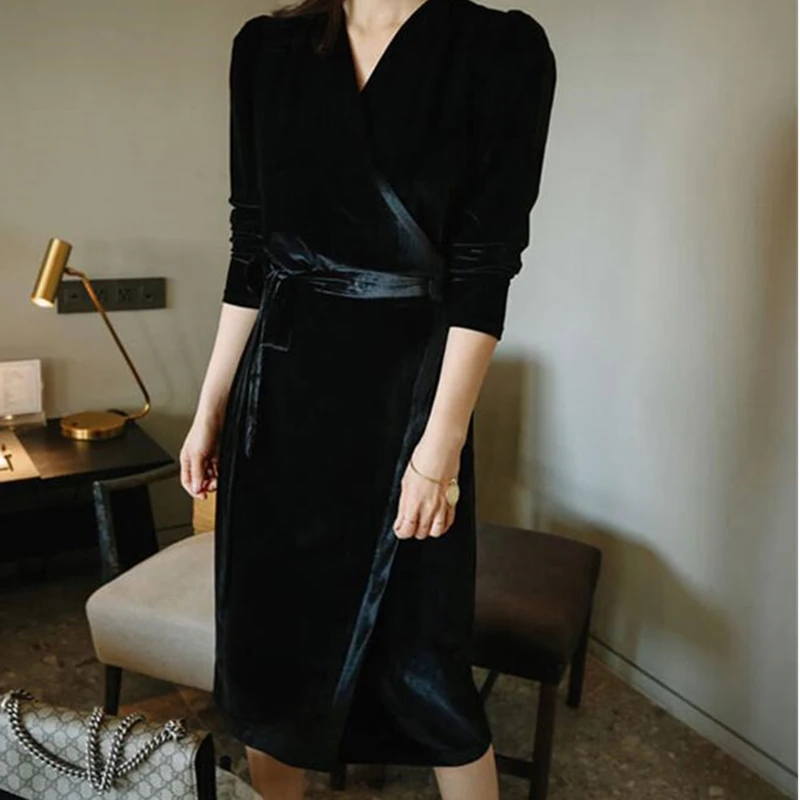 Женское бархатное платье с V-образным вырезом однотонное облегающее вечернее до