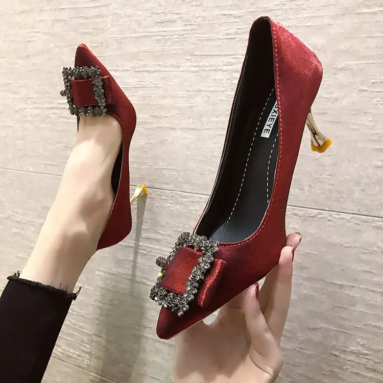 Шелковые женские туфли лодочки на высоком каблуке шпильке с острым носком