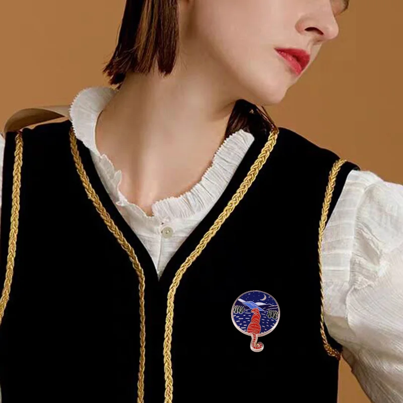 Эмалированная шпилька с изображением короля зверей Пантеры тигра и гор на